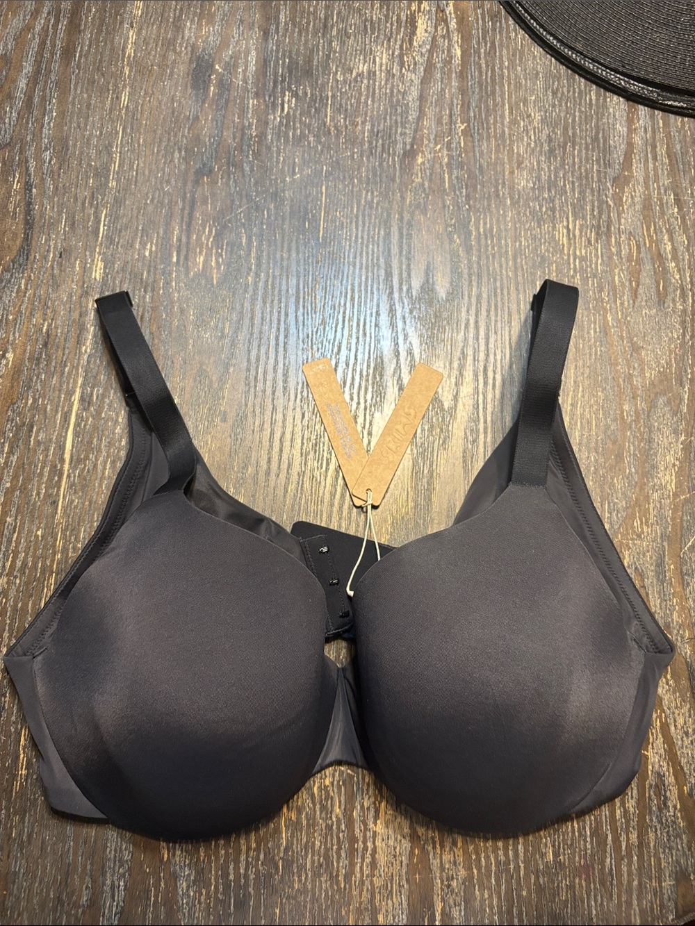 SKIMS Black Smooth intimate full coverage lightly lined 36D NWT Bra creases pad